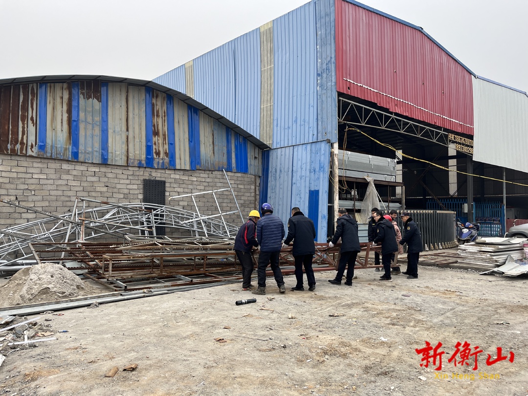 县城管执法局开展城区环境大整治工作