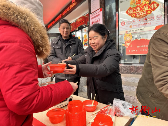 视频 | 衡山：腾龙送元宵 情暖劳动者