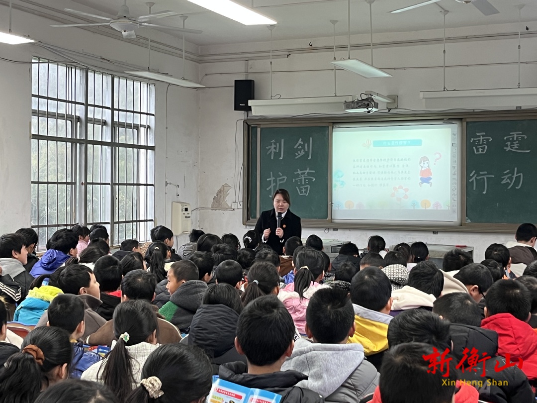 县人民法院：法治宣传进校园 上好开学第一课