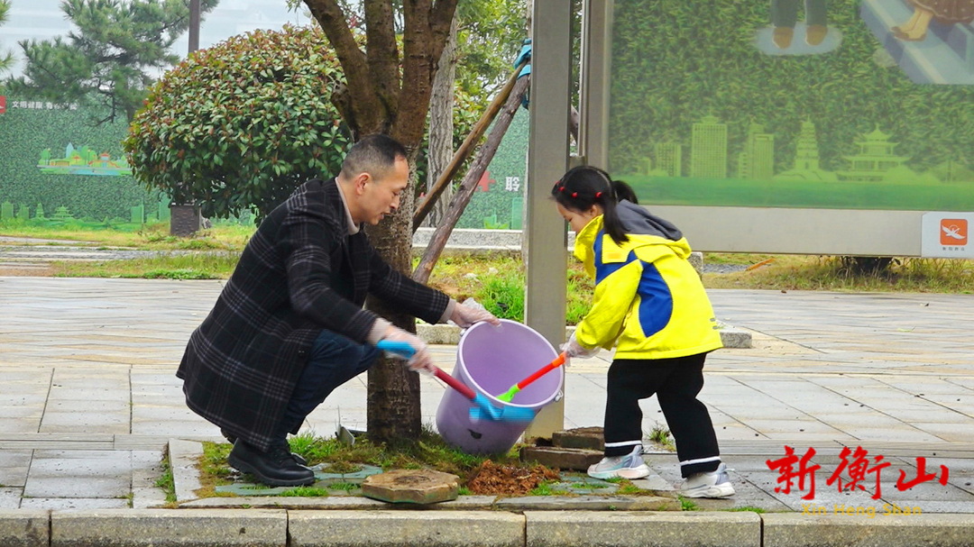 大手牵小手 共护一片绿
