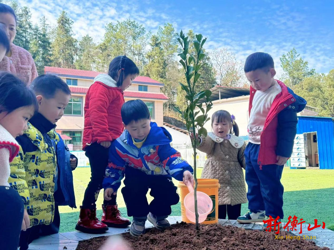 “植”此青绿 不负春光 福田中心幼儿园开展植绿爱绿护绿活动