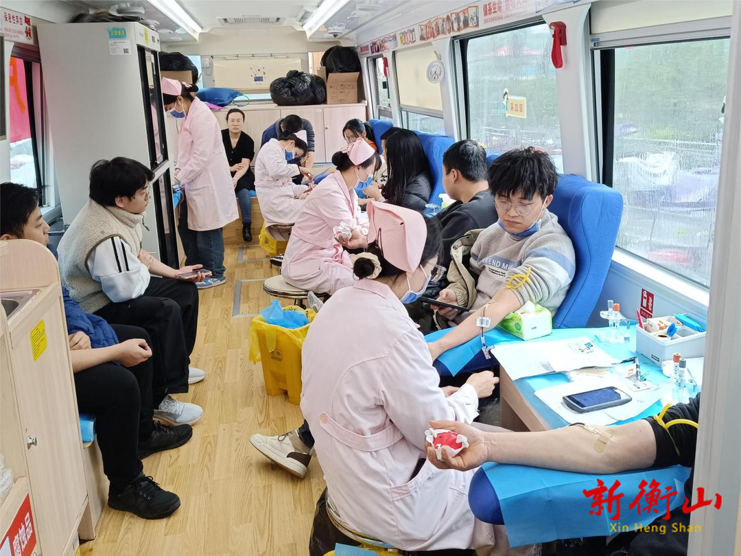 南华医院践行“雷锋精神”，撸袖献血诠释医者仁心
