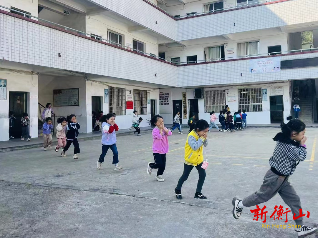 【火灾无情，防范先行】——衡山县岭坡九年一贯制学校应急疏散演练