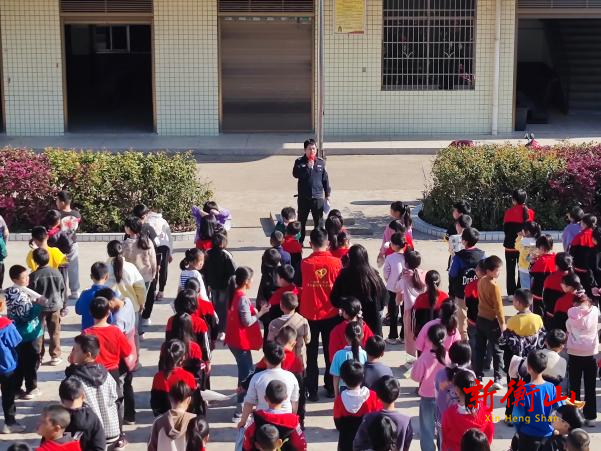 东湖镇：利剑护蕾进校园，应急演练筑平安