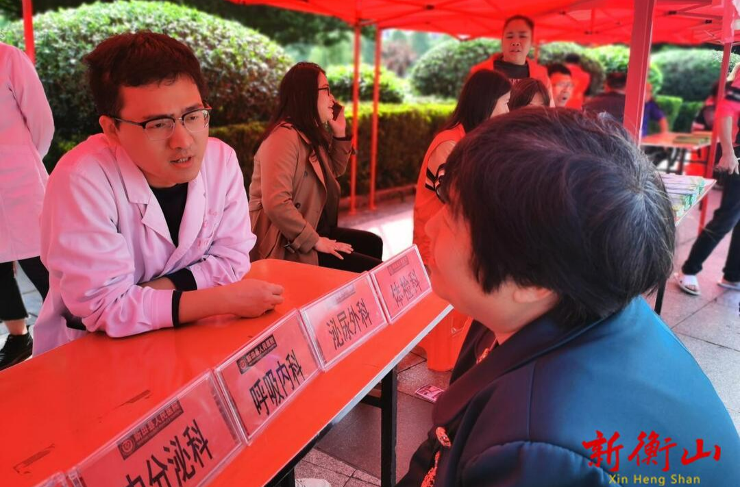 南华医院帮扶专家赴新田县开展爱国卫生月健康宣教义诊活动
