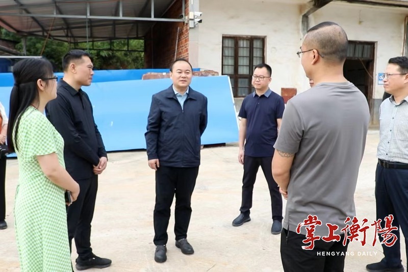 中央督察组交办问题后，朱健前往衡山县长江镇现场督办问题整改