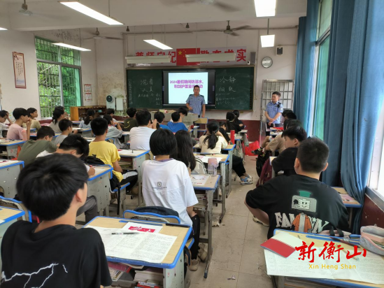 “初心护蕾，守护青春”  东湖镇开展平安宣传进校园活动