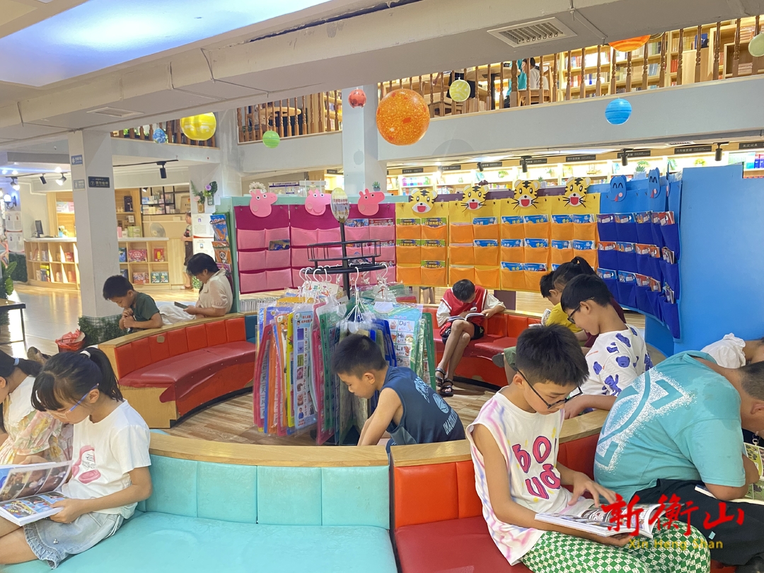 暑假书店人气旺，避暑充电好去处