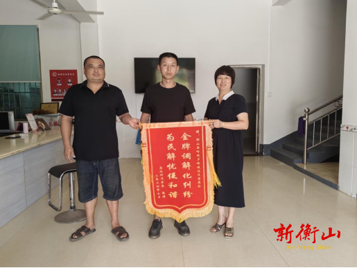 真情调解化纠纷，巾帼书记显当担