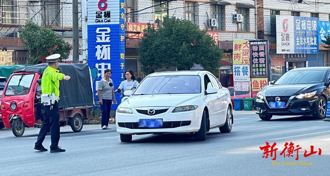 平安“警”随！县交警大队开启“护学模式”