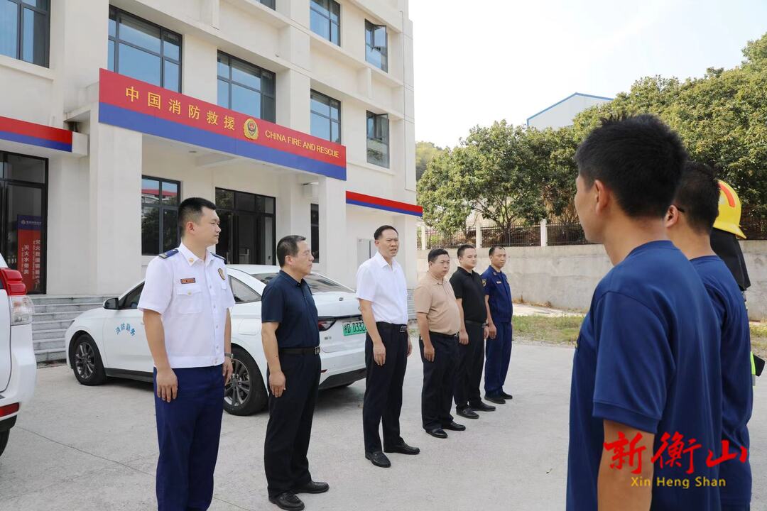 段晓赛看望慰问县乡镇应急代表队队员
