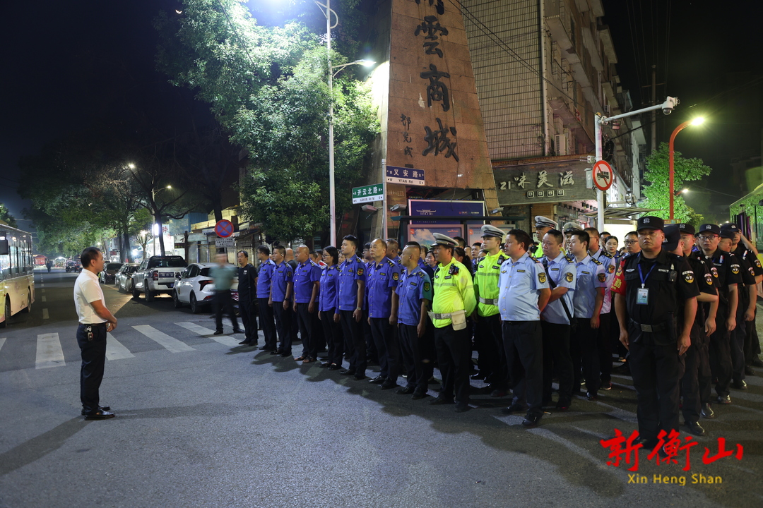 我县开展全面取缔城区马路市场执法行动
