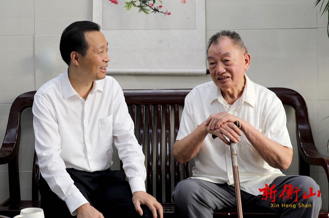 戴新贤段晓赛开展国庆节前走访慰问活动