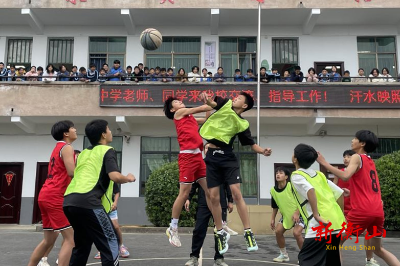 萱洲镇中心学校开展篮球友谊赛