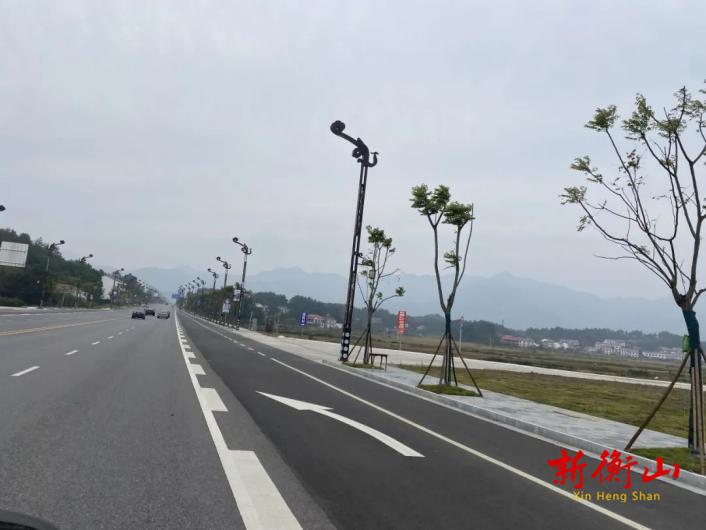 开云镇：“三点”发力 推动路域环境整治再升级