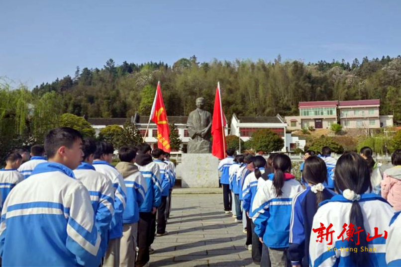 34年的坚守，新桥镇群英中学开展清明祭扫唐群英活动