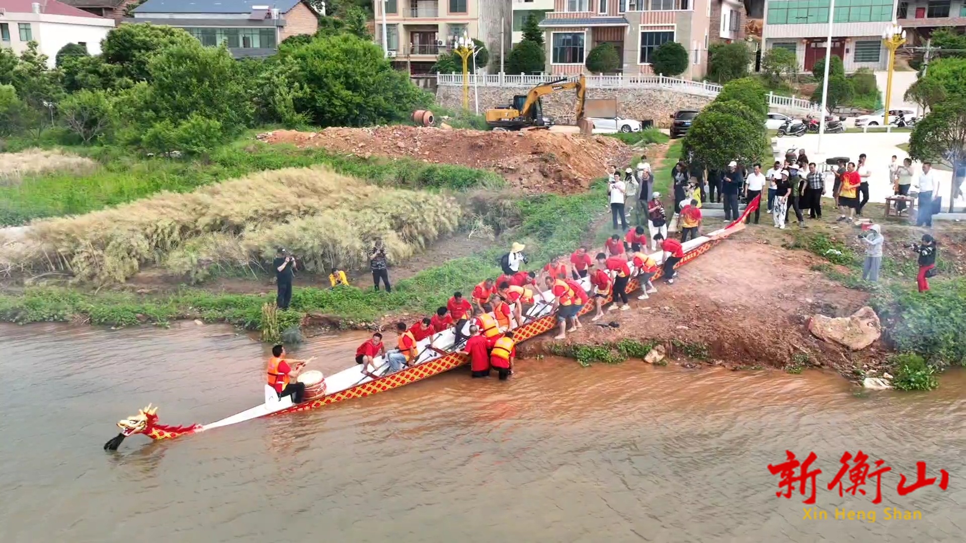 永和乡举行龙舟下水仪式备战端午