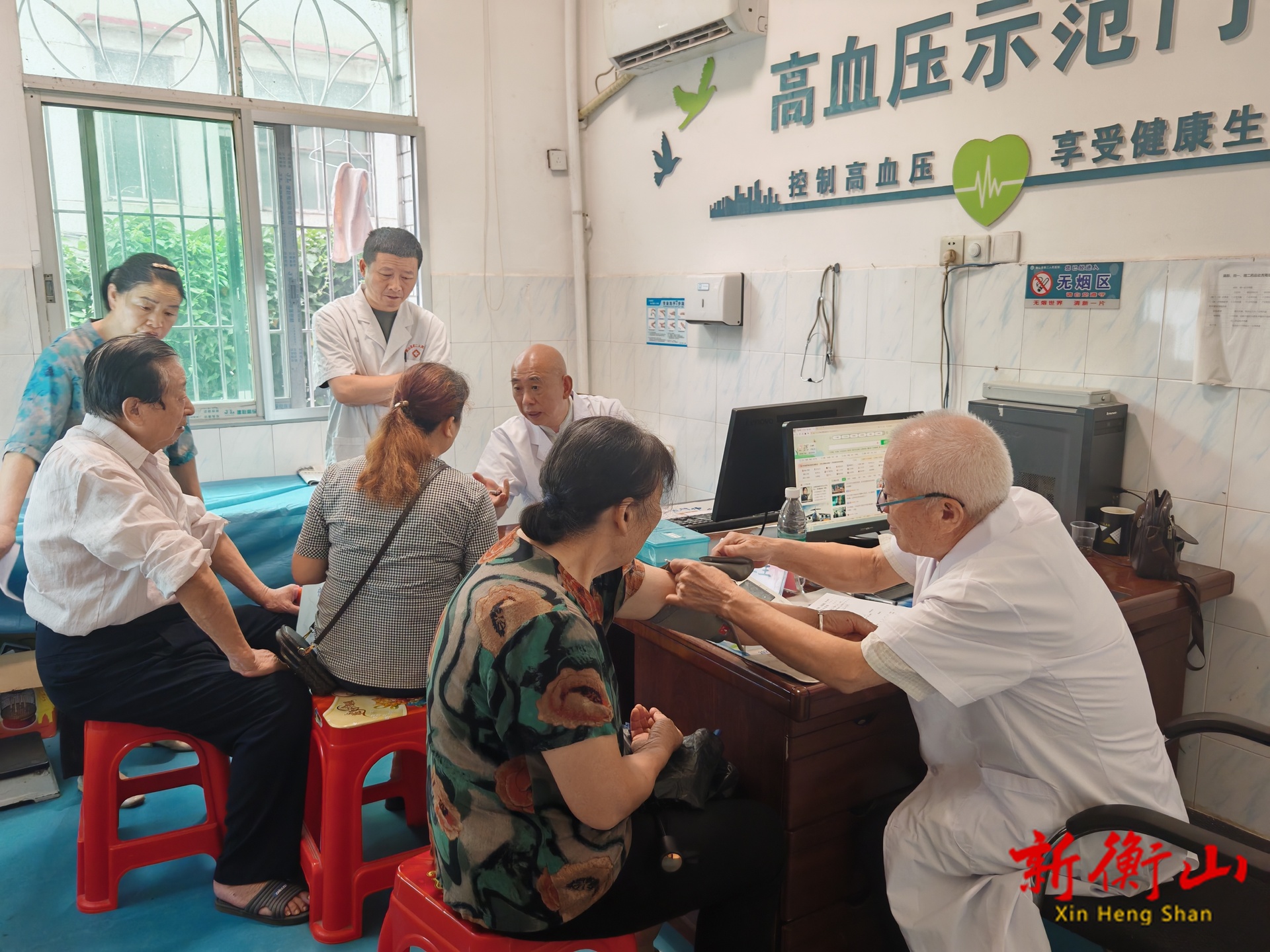 衡山县人民医院退休医疗专家赴县第二人民医院义诊