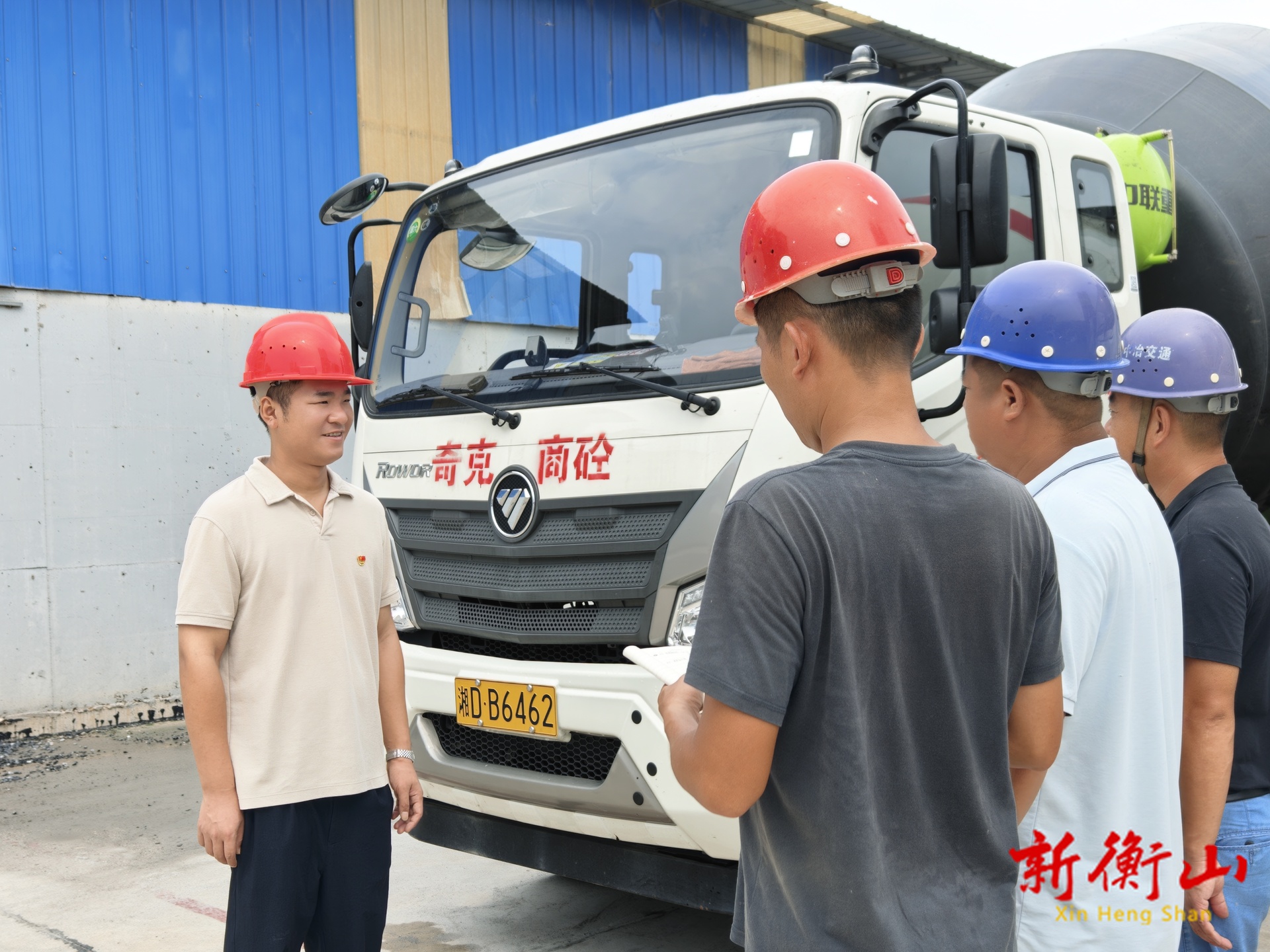【老兵風(fēng)采】朱勇：筑“砼”鄉(xiāng)村路，澆筑振興基