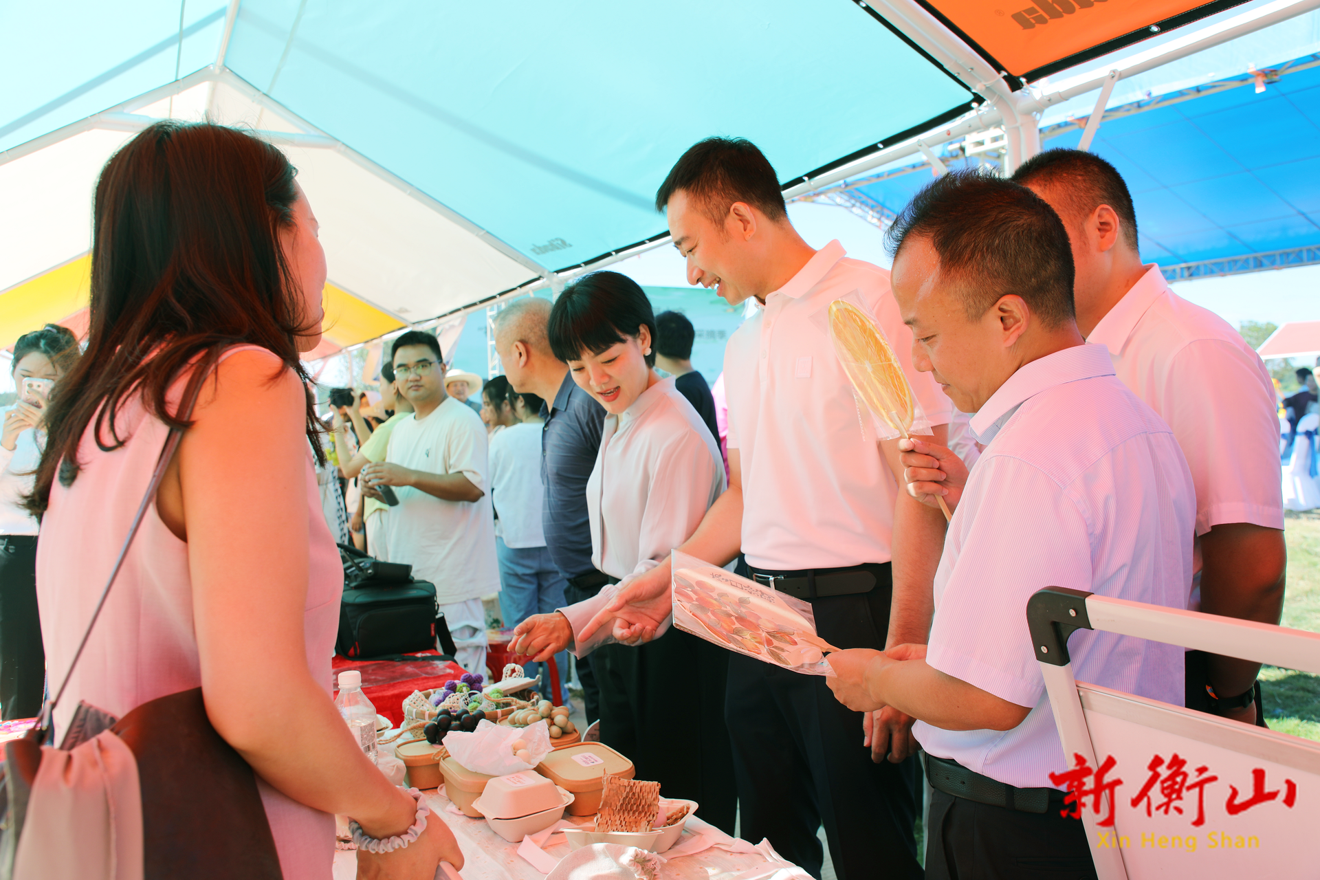 果熟  味美   百姓乐  衡山小水果采摘季盛满丰收乐章