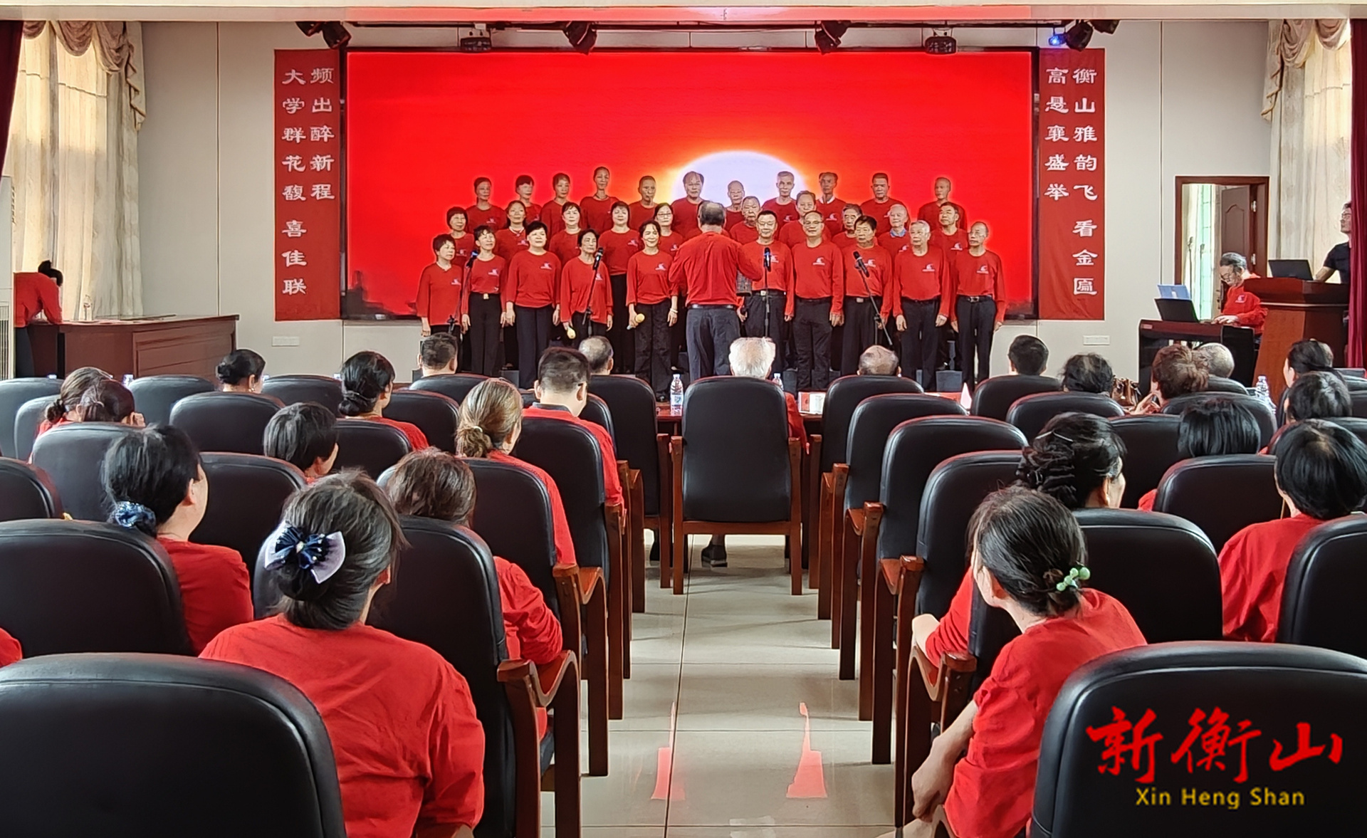 县老干部（老年）大学举办“经典嘹亮”歌曲展演活动