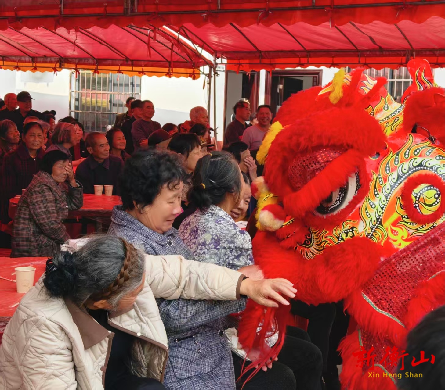 长江镇孝心村：歌舞喧腾贺重阳 孝老敬亲暖意浓