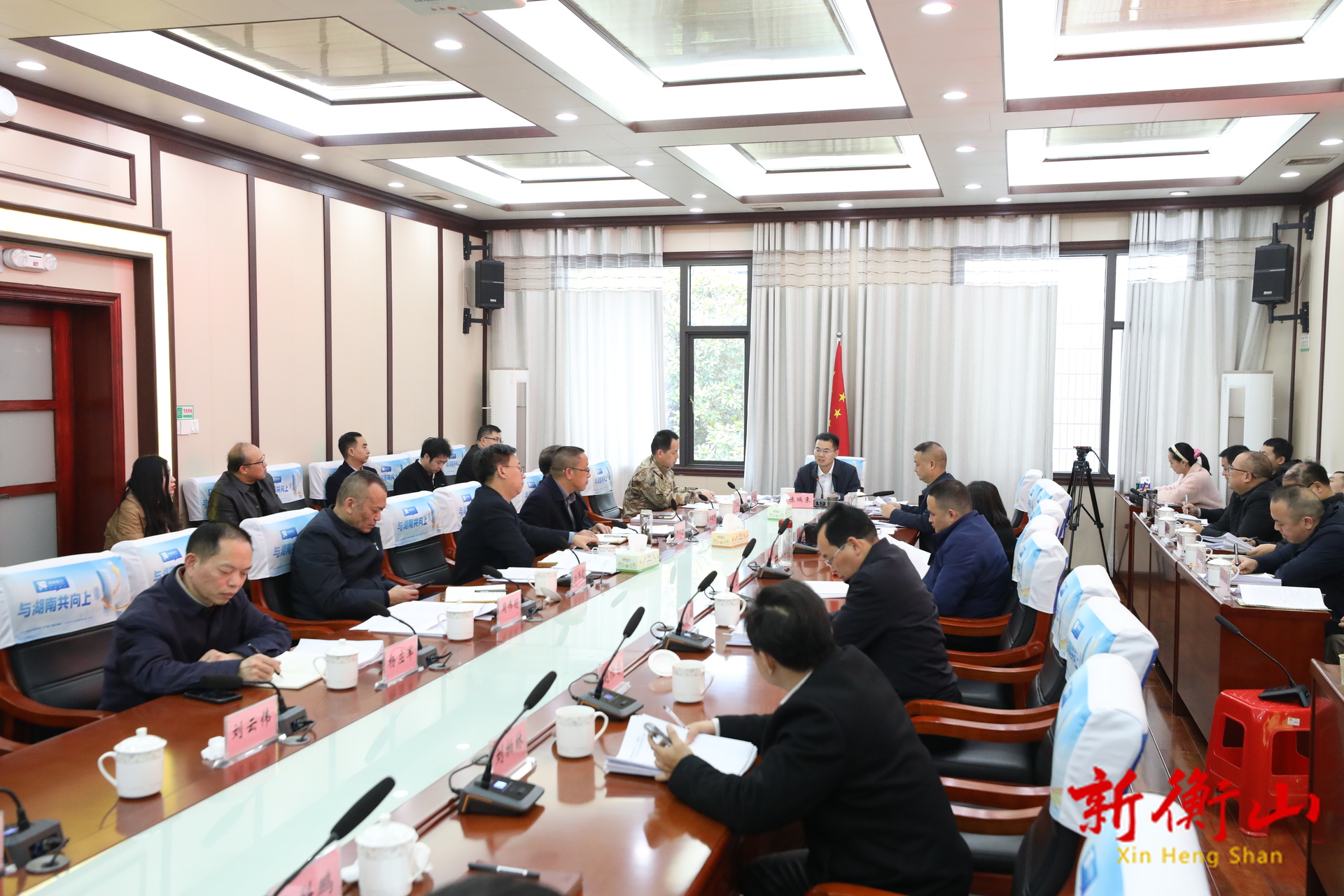 县人民政府常务会议召开