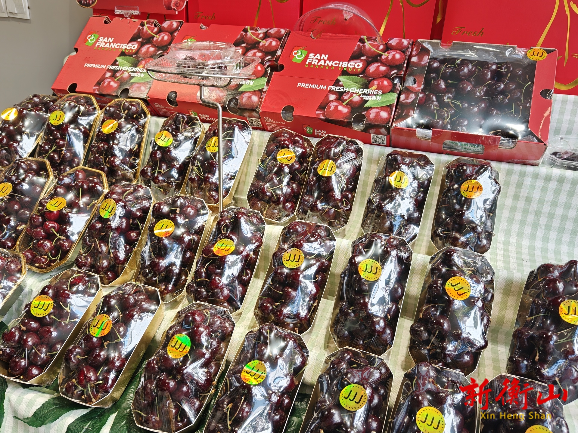 海运车厘子批量抵达衡山市场