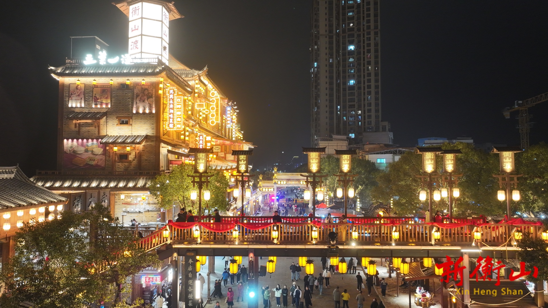 数万旅客在衡山跨年 传统新潮相融打造跨年文旅新地标