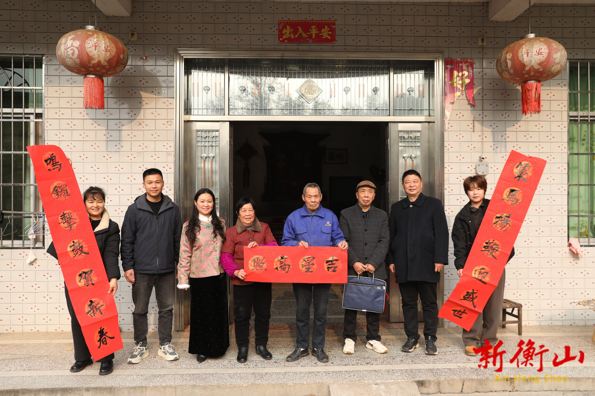 我县开展“情暖金婚 送福入户”新时代文明实践活动