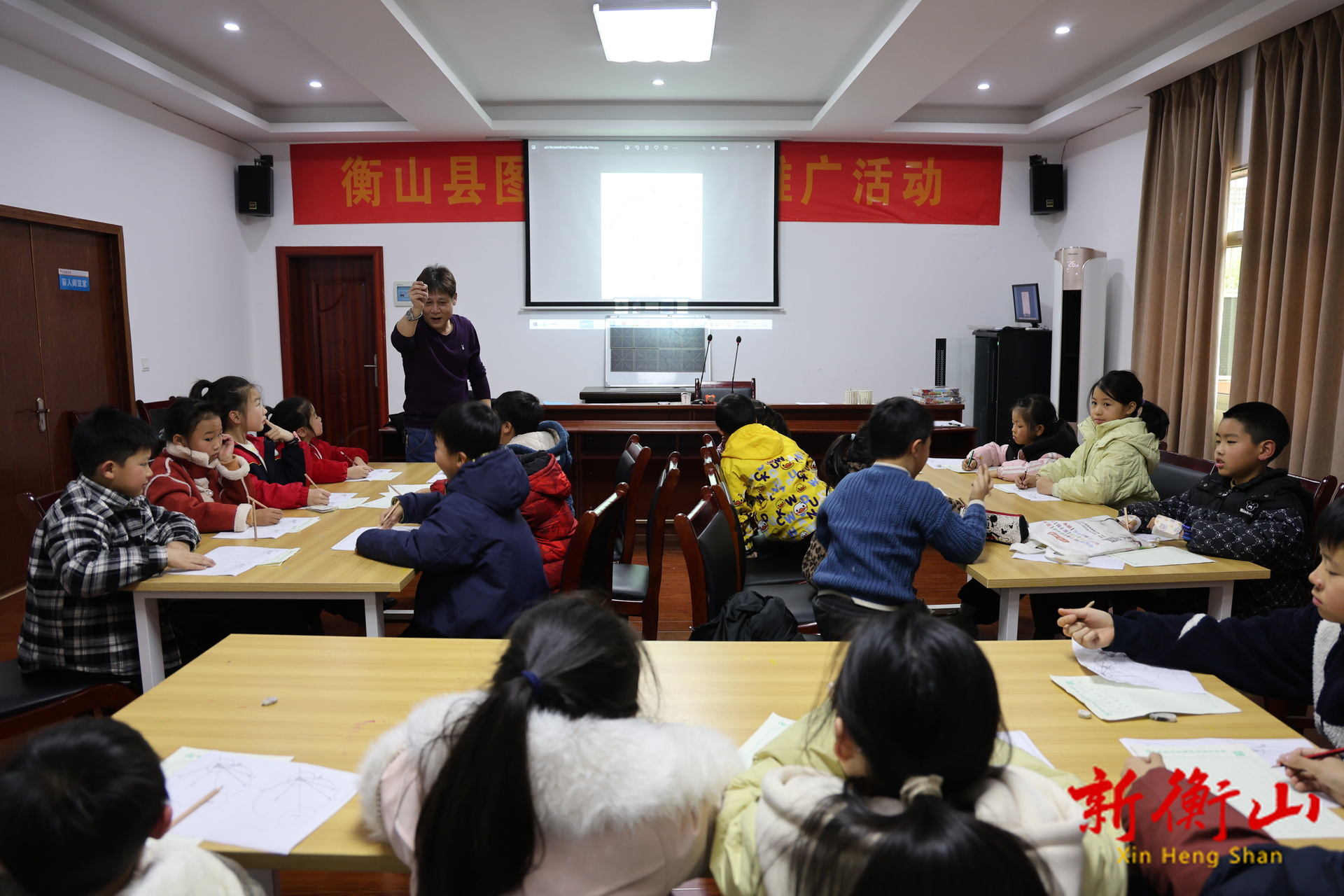 衡山县图书馆举办“笔润童心·墨香致远”硬笔书法公益培训