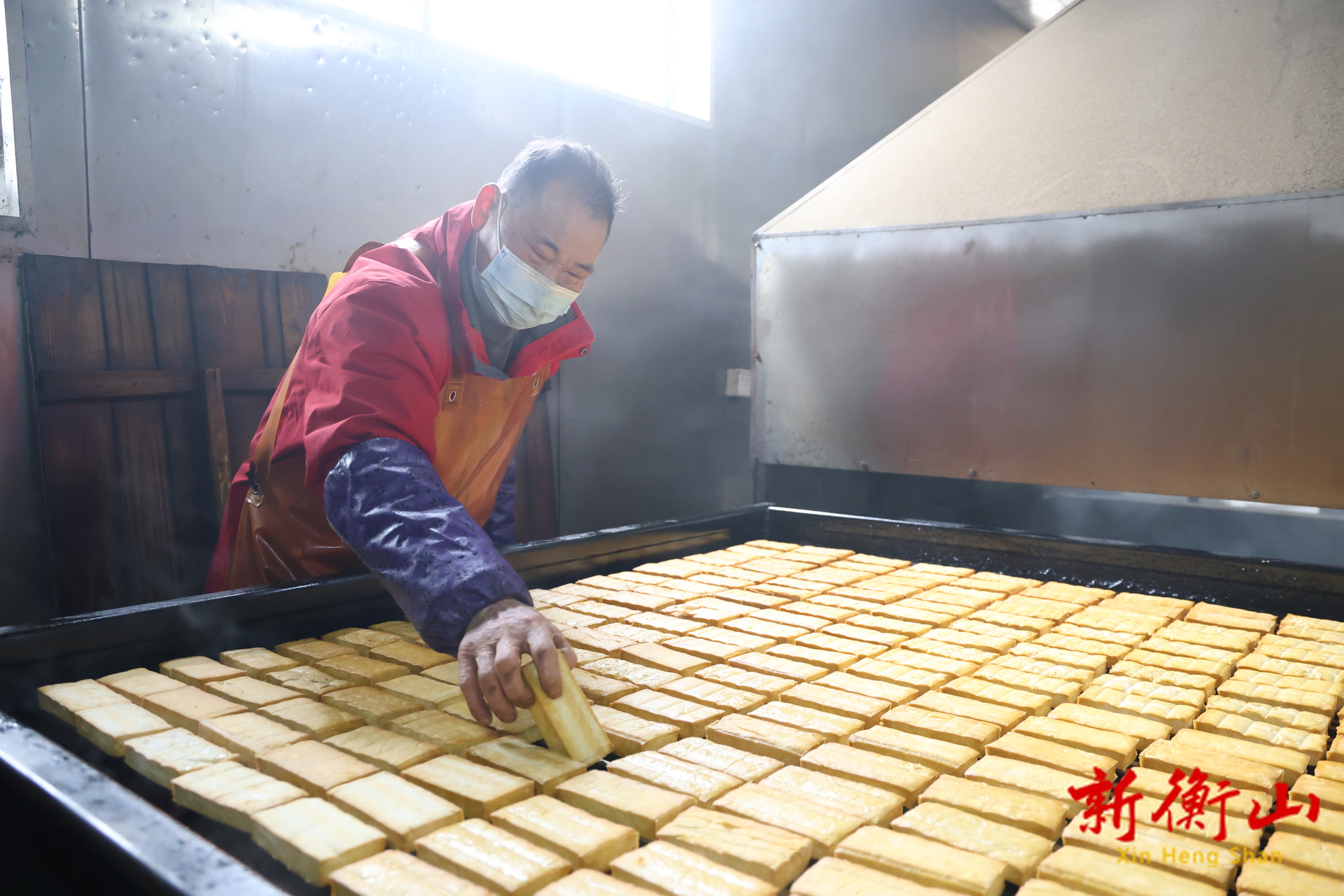 【新春走基层】年底消费热潮来袭 衡山香干销量持续攀升