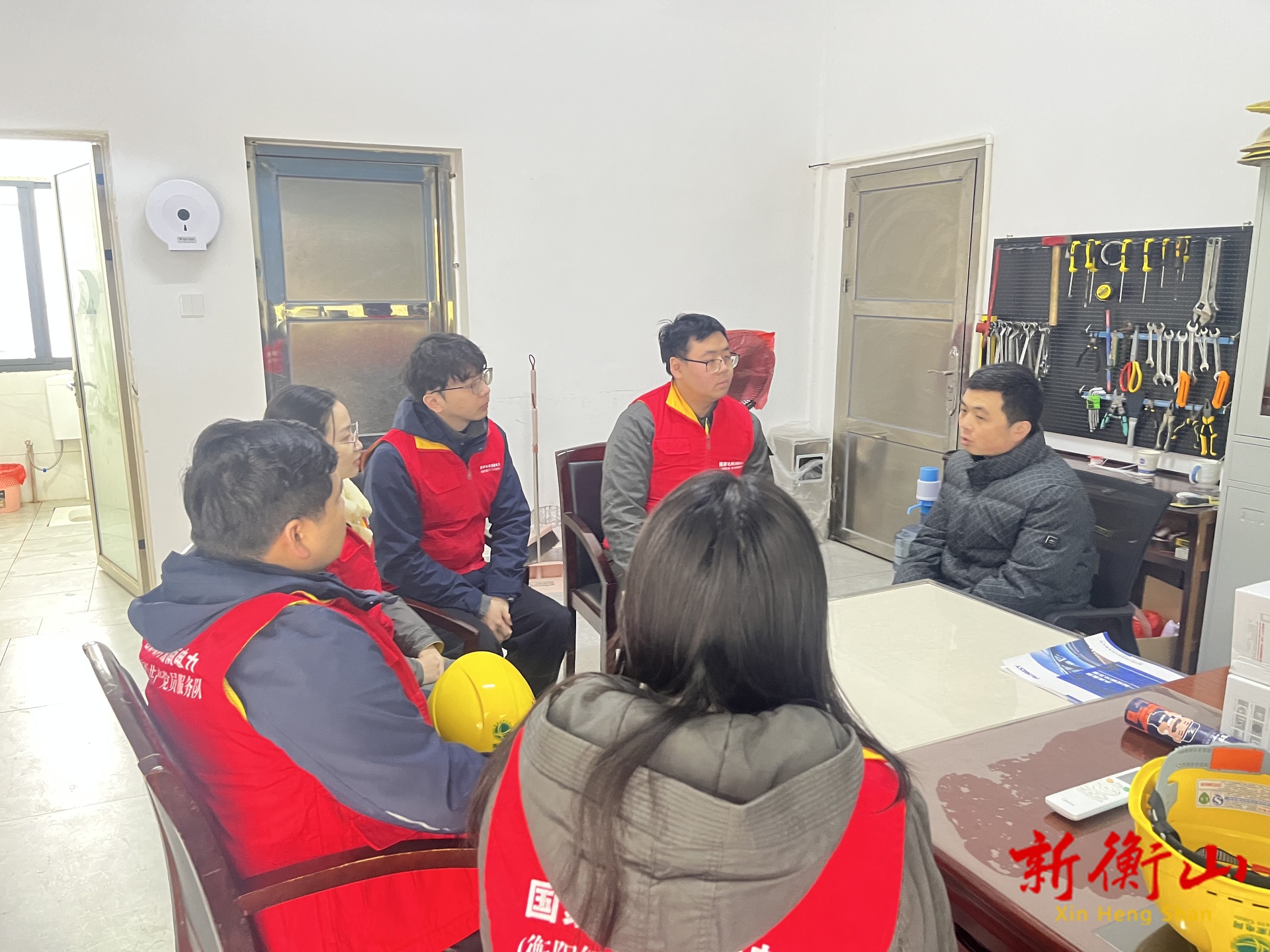 国网衡山县供电公司开展节前专项服务 保障自来水公司绿色可靠用电