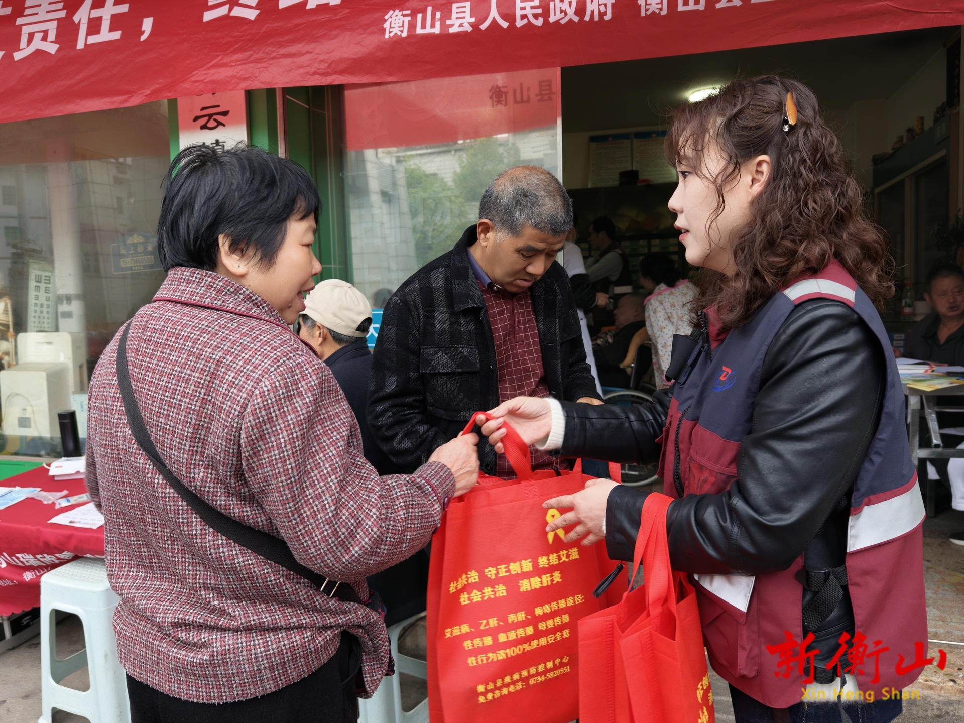 县疾控中心：防艾宣传进社区 健康守护暖民心