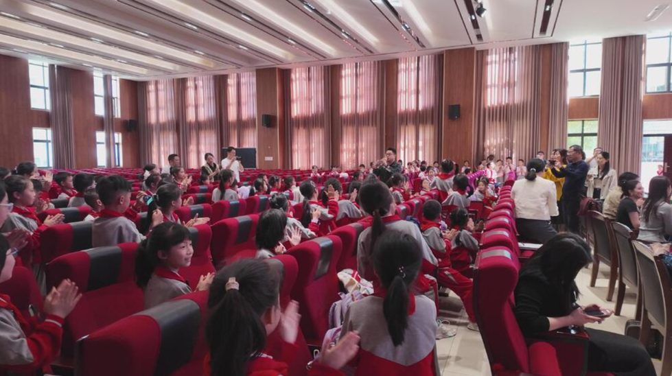 非遗进校园 民乐润童心 —— 广西民乐团走进我县景贤小学开展民乐互动活动