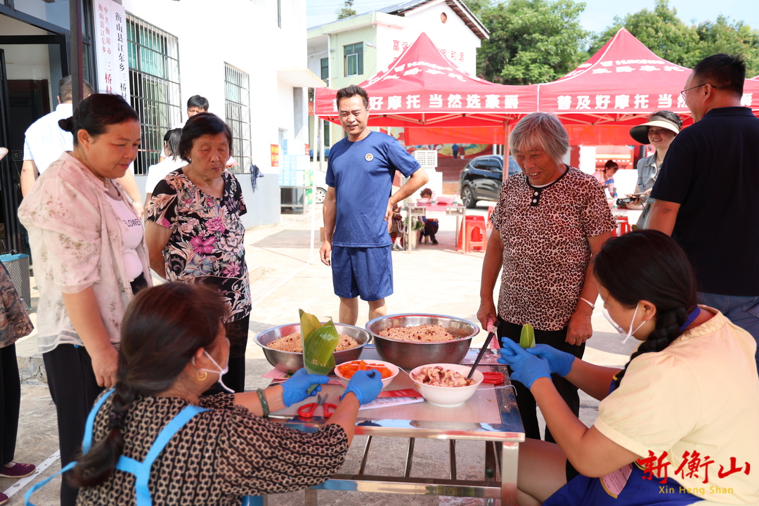 【我们的节日·端午】衡山县江东乡：巧手包粽迎端午 同心共话邻里情