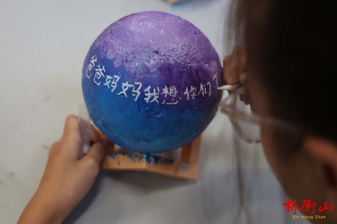 一盏月亮灯  浓浓相思情 衡山县城北小学开展 “月亮代表我的心” 主题活动