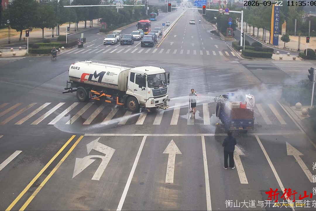 三轮车路边突发火情 衡山环卫工人4分钟极速灭火