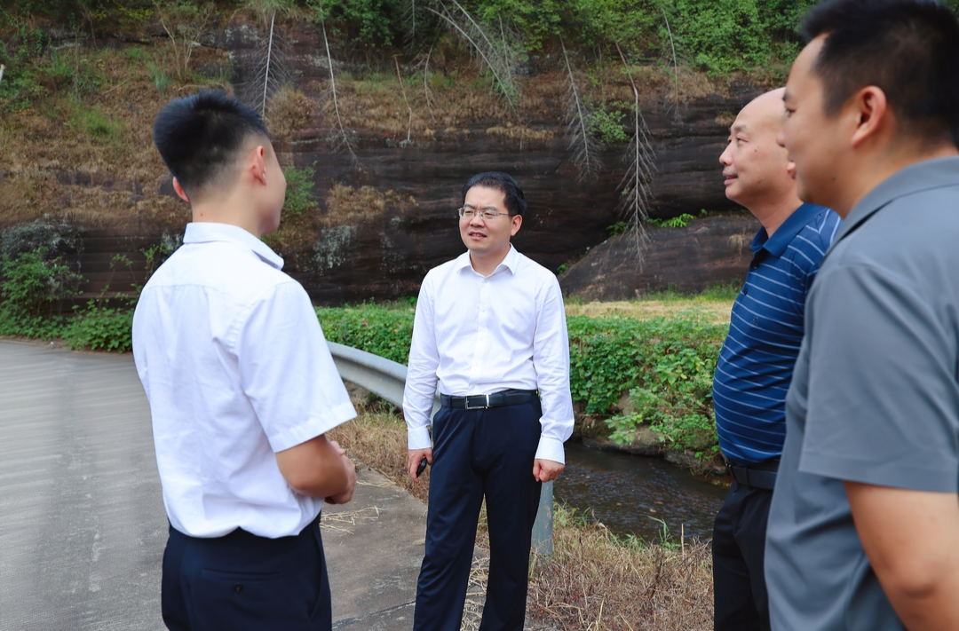 陈瑞来调研溶洞污染排查及秸秆禁烧工作
